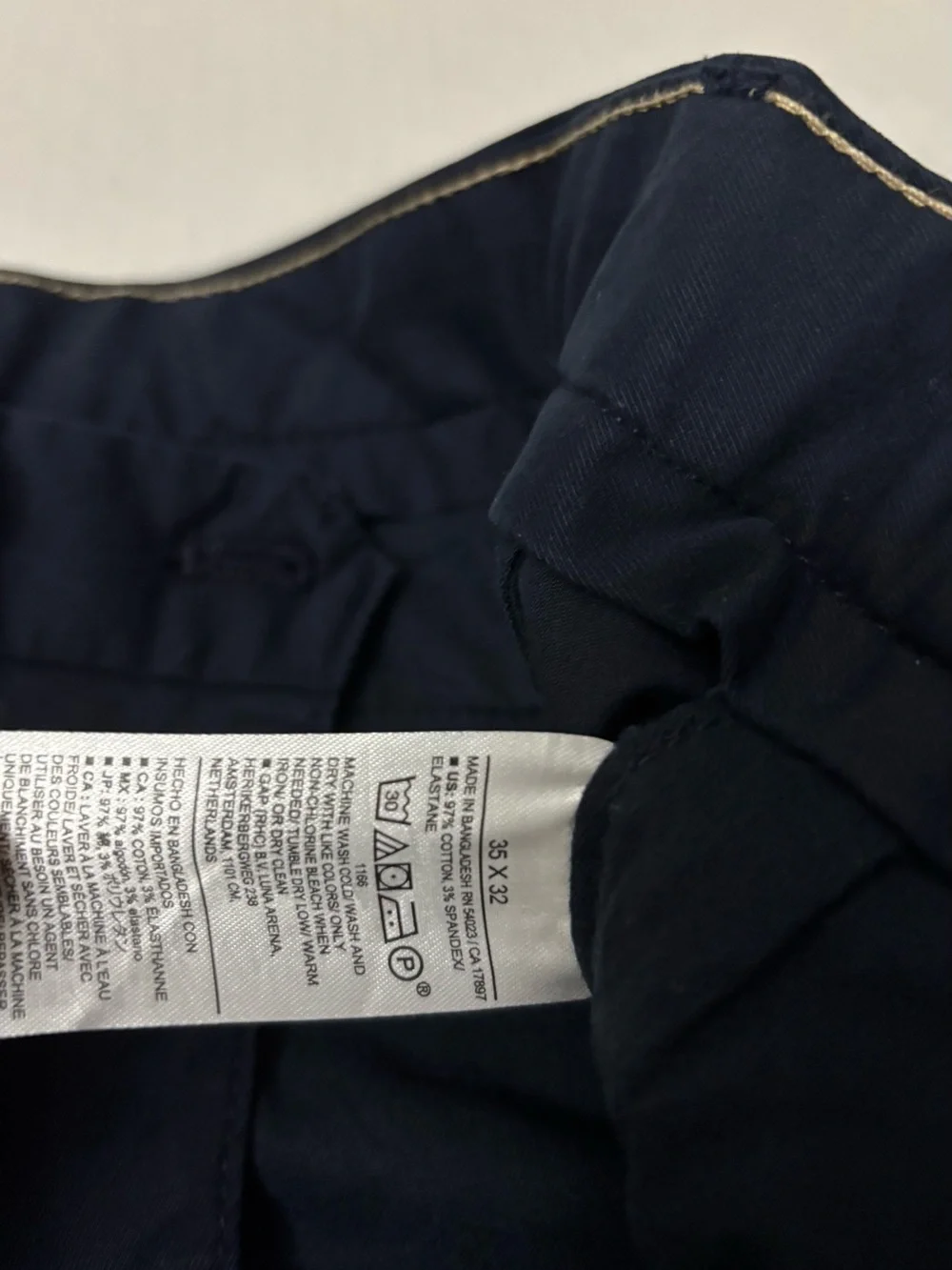 Banana Republic ATHLETIC LIVED-IN CHINO Men Size 35x32 inseam 31”